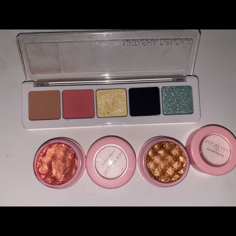 Eye shadow palette and singles